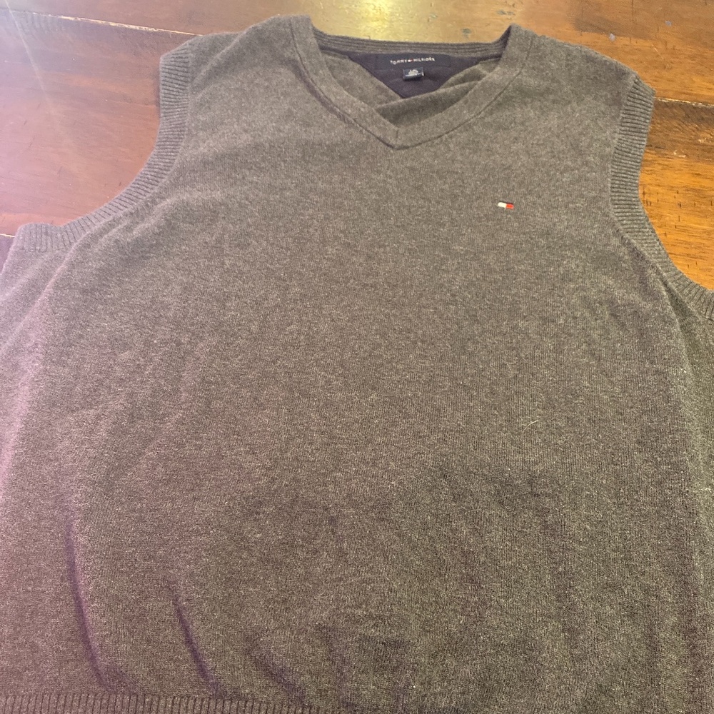 Tommy Hilfiger Men’s Sweater Vest Size Large